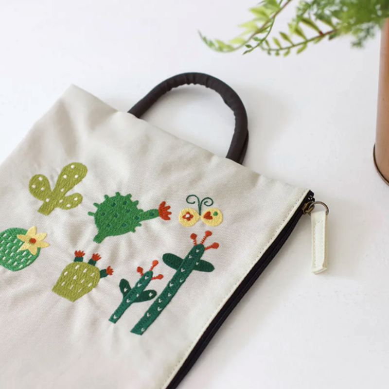 Atsuko Matano アツコ マタノ 刺繍フラットポーチ /サボテン